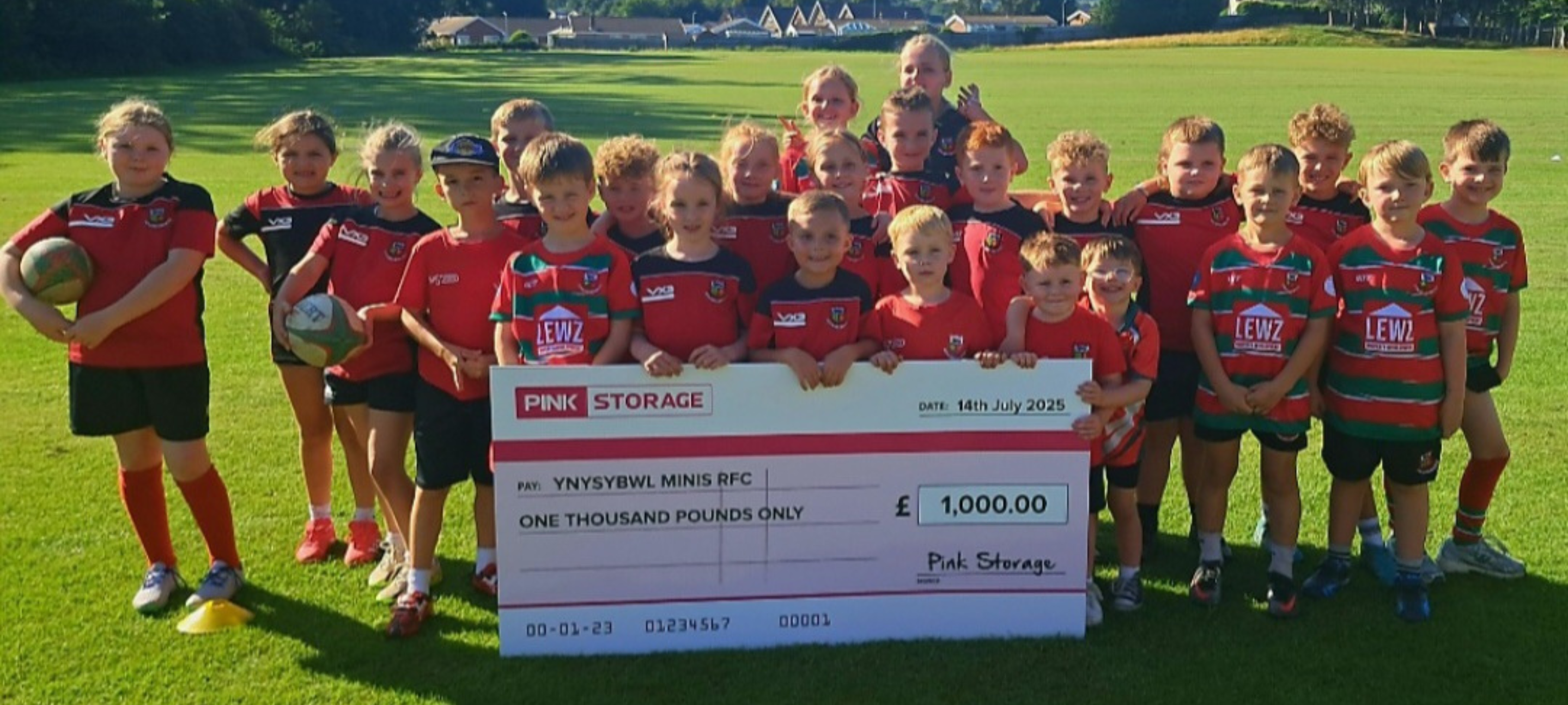 Ynysybwl RFC Minis Win 1000 Pounds in The First Pink Storage Community Change Campaign